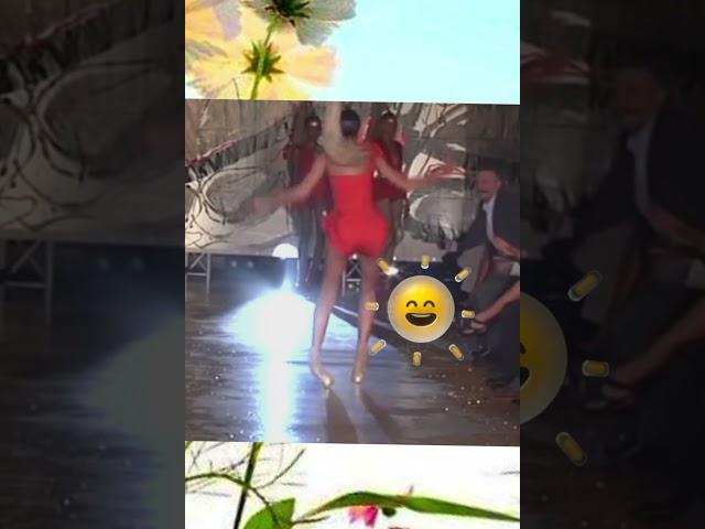 Дефиле опытной модели и начинающей
