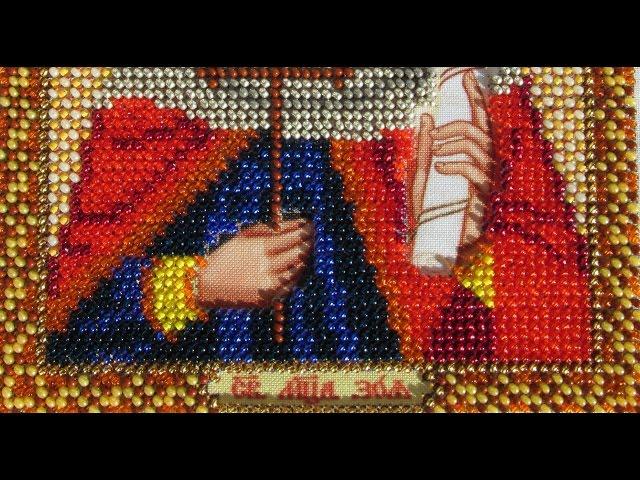 Процесс вышивки иконы бисером