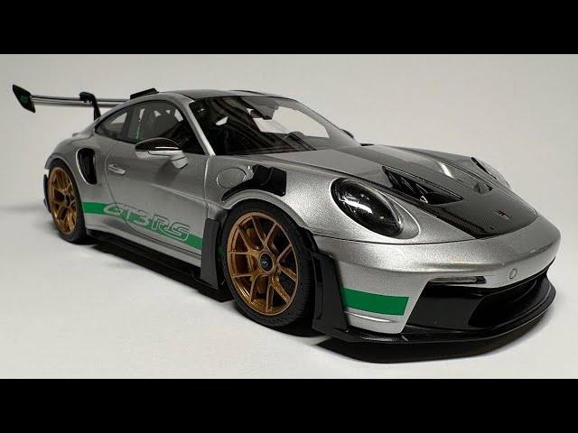 Building a Porsche 911 GT3 RS 992 Model kit