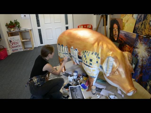 Artist, Lois Cordelia painting a pig for 'Pigs Gone Wild'