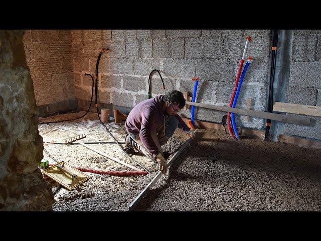 #32 Laying our hempcrete subfloor! Building with natural materials - Restoring our house in Italy