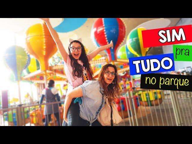 MINHA MÃE DISSE SIM PRA TUDO NO PARQUE DE DIVERSÕES DO SHOPPING | Luluca