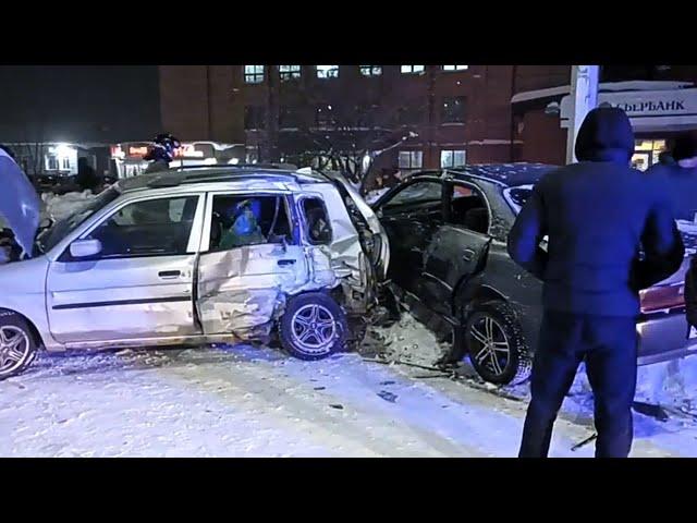 Автобус таранит машины. Водителю стало плохо. ДТП Усть-Илимск.