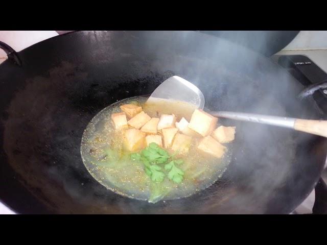 Tofu fish cakes with celery in Crab paste soup