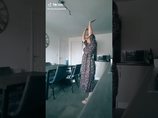 Hot tiktok mom twerking part 1