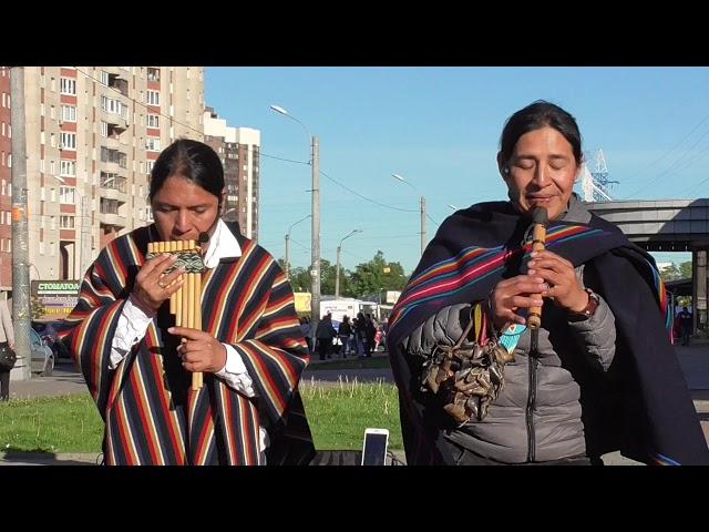 La vida. Indians from EcuadorRuna Kay and Inty "Pakarina".