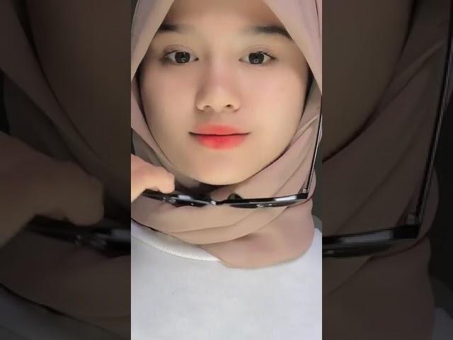 Cewek hijab+kacamata cantik banget #shorts #tiktok