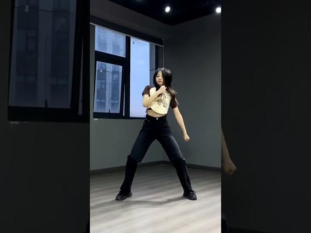 JESSI - ZOOM REMIX DANCE