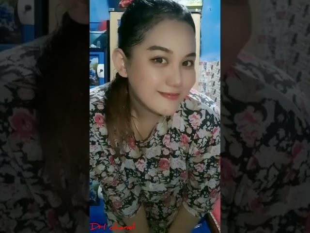 Tiktok hot terbaru , pemersatu bangsa , goyang bokong semok paha mulus