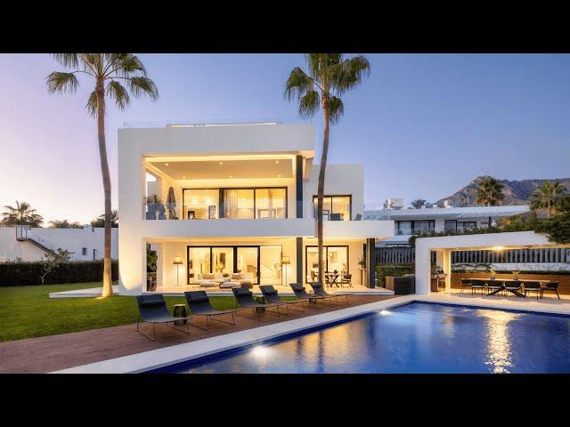 4.995.000€ Sea Views 3 Pools Villa Marbella Golden Mile DV3017