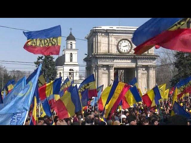 Over 10,000 join rally calling for Moldova to be unified with Romania