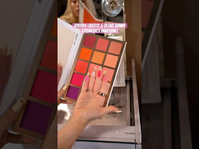 This blush palette is the size of my torso #beauty #makeuptutorial #makeup #makeuptips #unboxing #fy