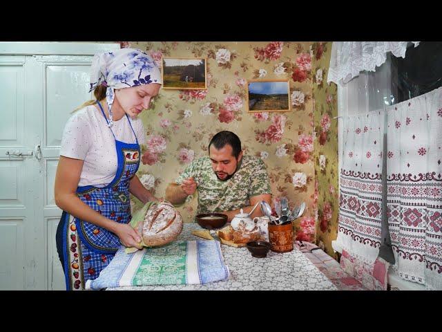 HOW RUSSIAN PEOPLE LIVE IN THE URALS | HOME BAKERY AND MEAT DELICACIES IN THE OVEN