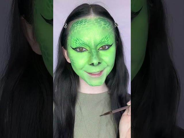 Slytherin Makeup #creativemakeup #makeuptutorial #makeupseries #makeup #harrypotter #slytherin