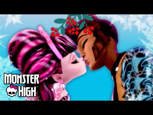 Every Kiss In Monster High Ever: Mistletoe Edition! | Monster High