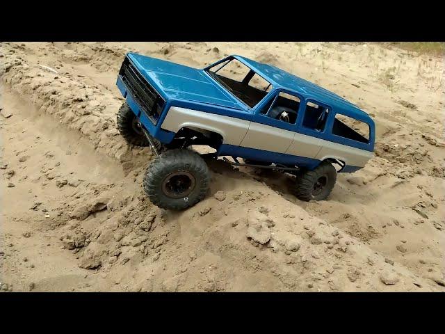 RC Suburban First Run,  Body painting in 2 colors