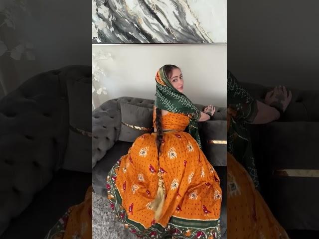 Arabi hijabi muslim queen shakes her big Ass on sofa while her hair is stuck between her ass Cheeks