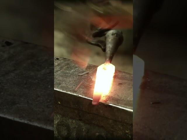 forging a spear  #blacksmithing