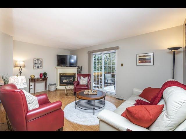 370 Verdon Private - 3 Bed 2.5 Bath Town Home w garage