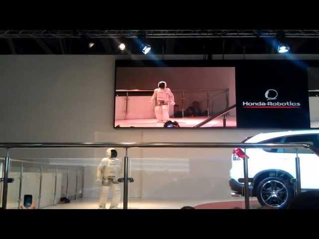 Robot ASIMO on MIAS 2012 (Moscow, Russia), Honda stand, new CR-V