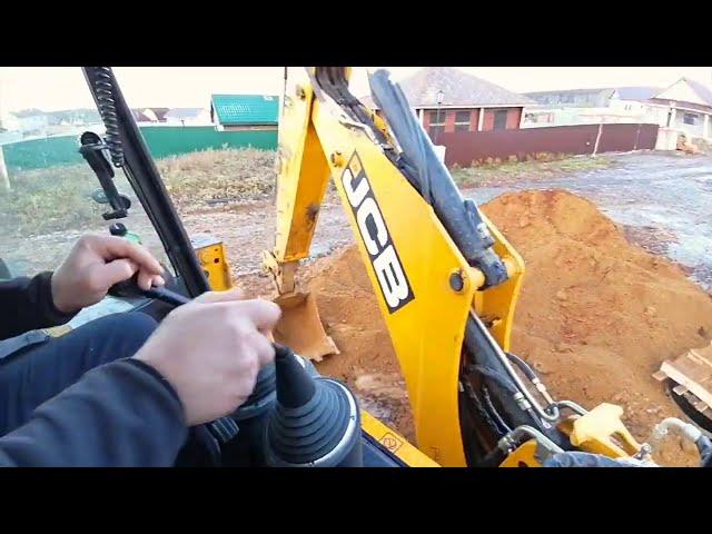 Трактор экскаватор JCB 3CX рабочие будни