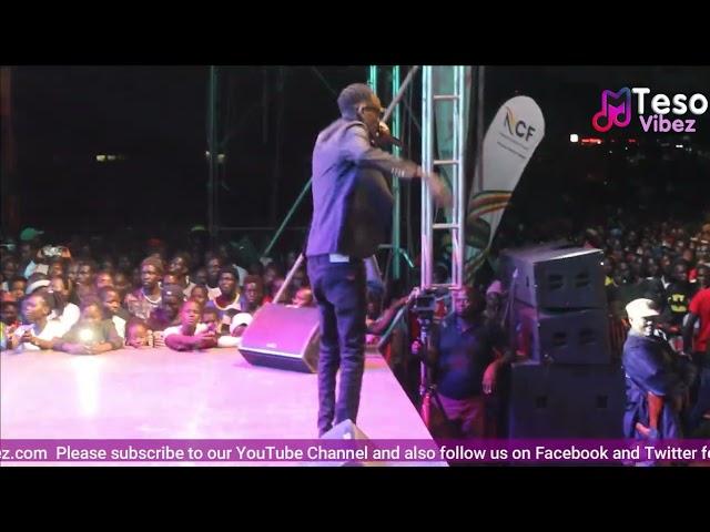 Evy Treyz performing at Back to work Concert