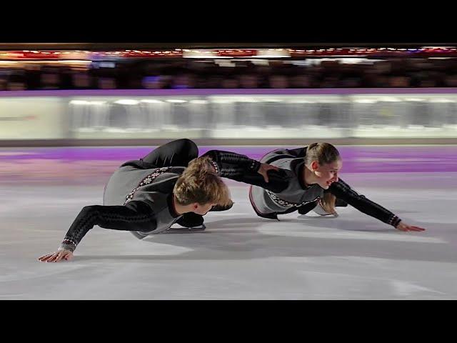 Oona BROWN & Gage BROWN, 2022 Tree Lighting at Bryant Park