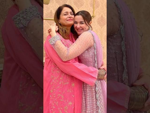 Pakistani actresses with their mother #yumnazaidi #ayezakhan #haniaamir #sajalali  #seharkhan