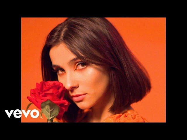 Carla Fernandes - Casual (Official Video)