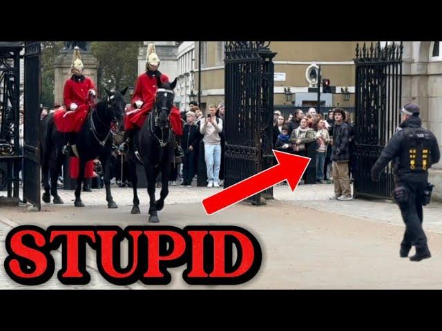 STOP  DISRESPECTFUL DUMB IDIOT INTERRUPTS THE KING’S GUARD DURING CHANGEOVER