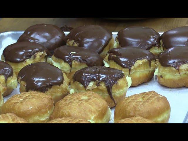 Naperville’s DeEtta’s Bakery prepares for Paczki Day