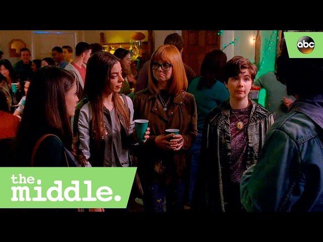 Axl Runs Into His Exes - The Middle 8x17