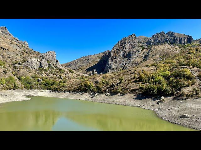 Достопримечательности Крыма - Арпатские водопады и озеро Панагия в Зеленогорье.