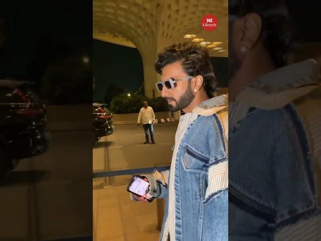 #RanveerSingh was spotted at the Mumbai Airport.