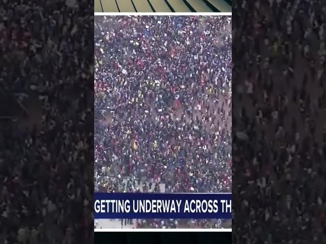 МАСШТАБНІ ПРОТЕСТИ в США проти Трампа
