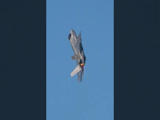 F-35 GOES VERTICAL