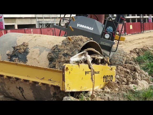 Roller Stuck In Mud Bulldozer Recovery - Road Roller VIBROMAX 1103D