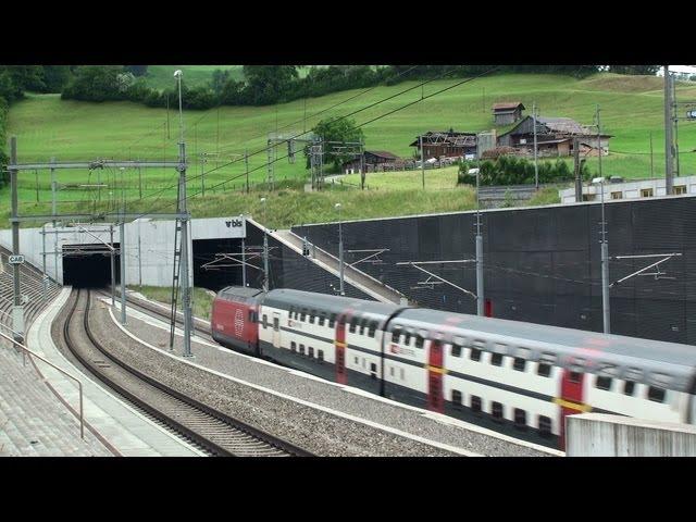 Basistunnel Lötschberg mit IC 2000-Zug,trainfart,train