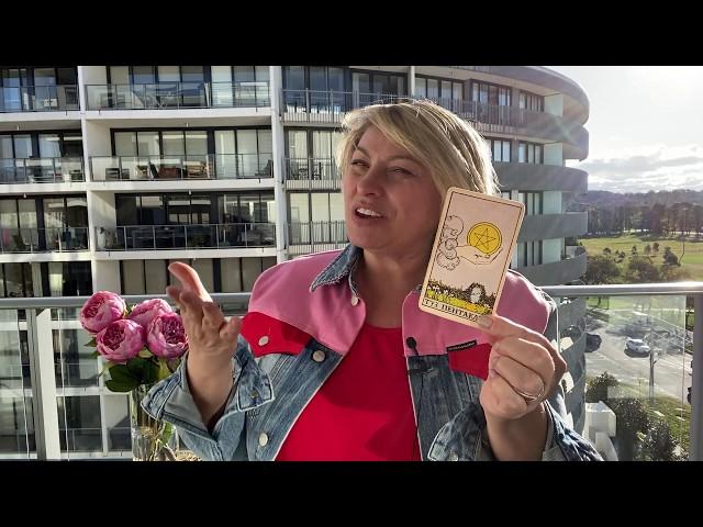 ВОДОЛЕЙ - ТАРО прогноз на ИЮНЬ 2020 года от ANGELA PEARL
