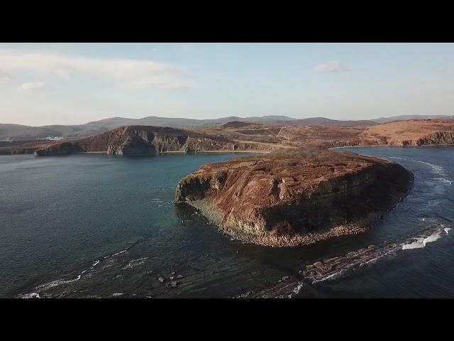 Скалистые берега с коптера DJI. / Rocky banks in Pacific by DJI copter