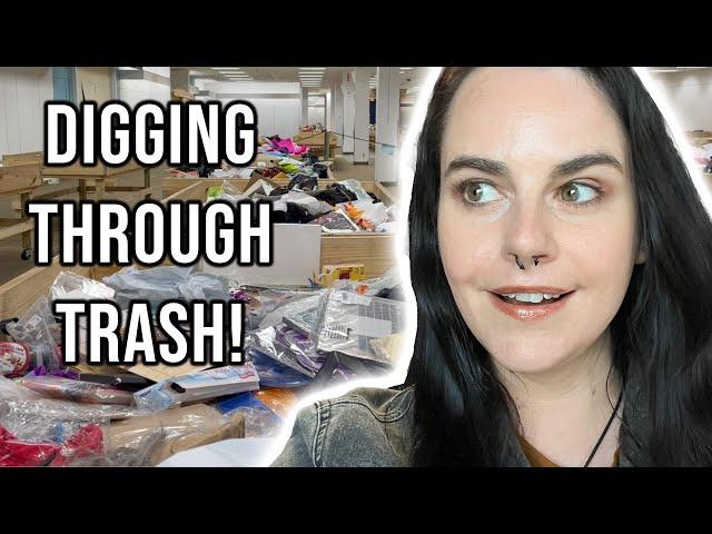 back to the amazon return bins for dollar day and awesome finds! (vlogmas day 12)