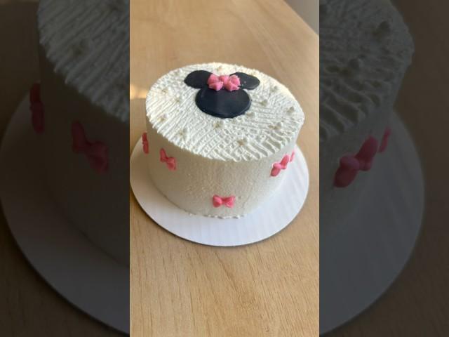 Mini mouse cake#chocolatebow# #themecake#beautiful#cake# recipe