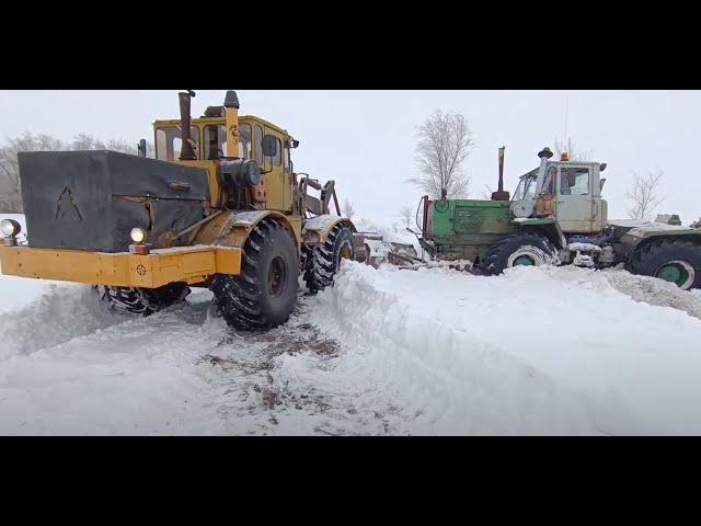 Трактор К-701. Вытаскиваю застрявший Т-150К. Пробуем делать снегозадержание.