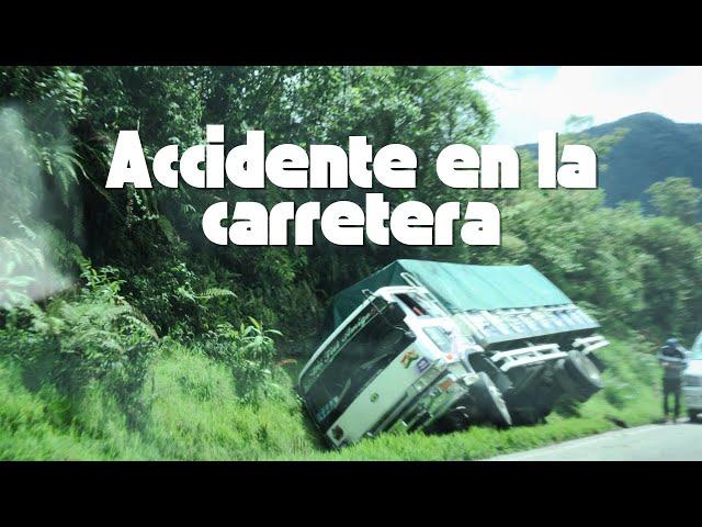 WE SEE AN ACCIDENT   IN OUR TRIP TO THE BOLIVIAN TROPICS [subs en español]