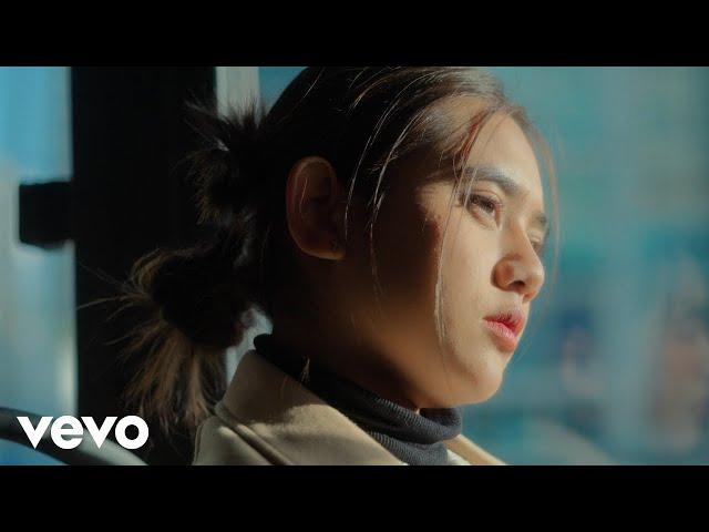 Yovie Widianto, Ziva Magnolya - Menanti (Official Music Video)