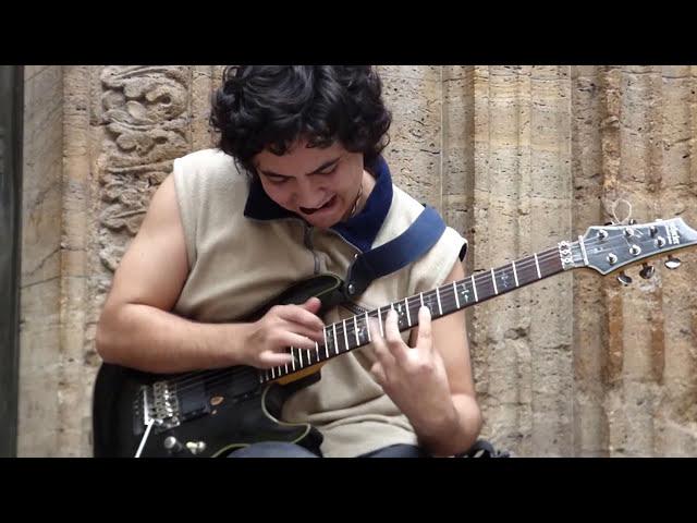 Michael Jackson - Beat It - Van Halen - Amazing guitar performance in Buenos Aires streets - Cover