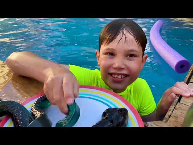 Jelly vs Inflatable Challenge from Max and Katy