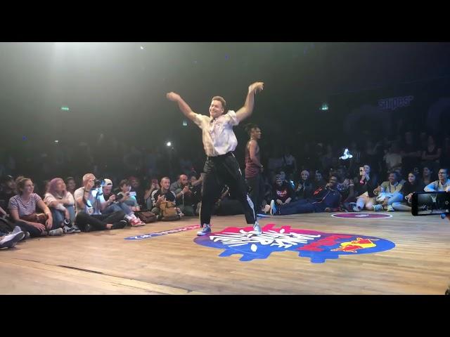 Red Bull Dance Your Style World Finals 2019: Neguin vs Kriss