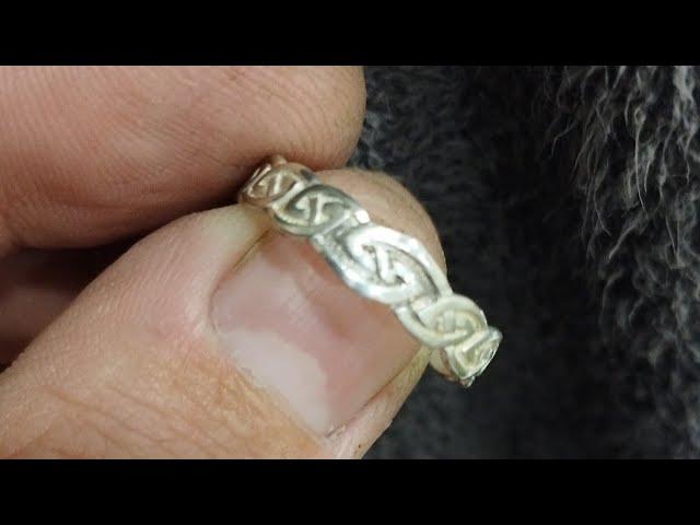 Добавляю сегмент в орнаментике кольца.....  A bit of Celtic ornament in silver.....