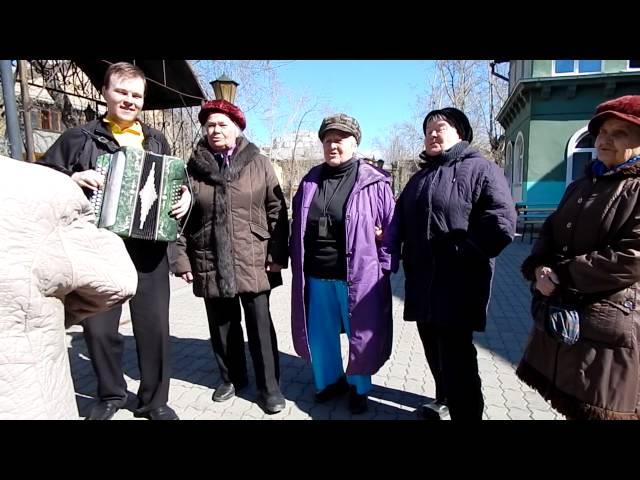 Павел Сивков (гармонь) и Уральские бабушки - "Как родная меня мать провожала" и "Катюша".